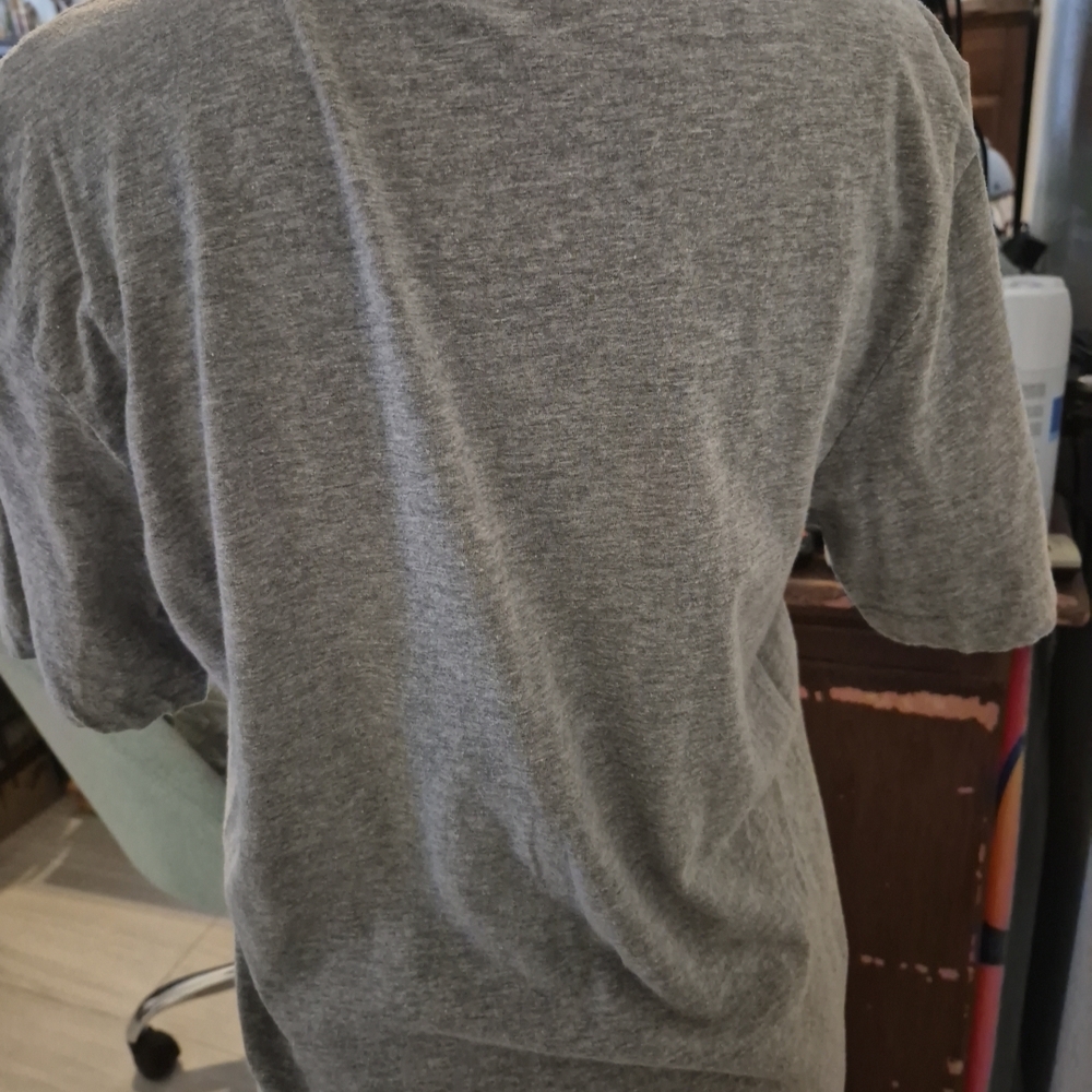 Nike Gray 'Just Do It' Men's Shirt - Picture 2 of 3